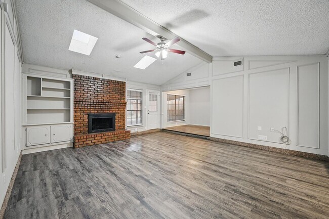 Building Photo - Charming Updated Home Near DFW Airport | 3...