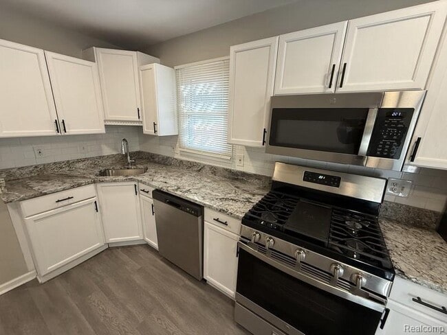 Building Photo - 13661 Kingston St