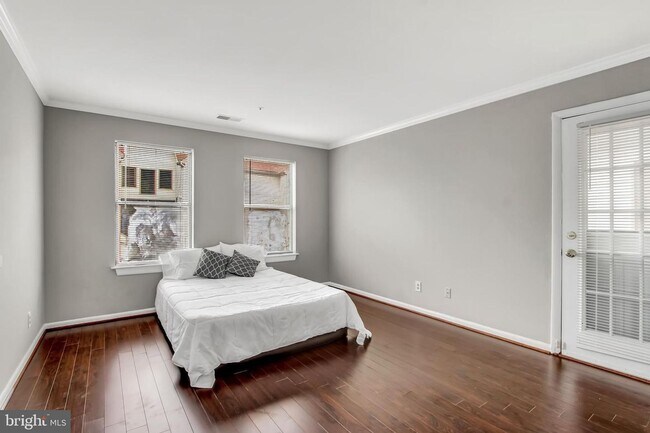 Building Photo - Gorgeous condo in Aspen Forest!