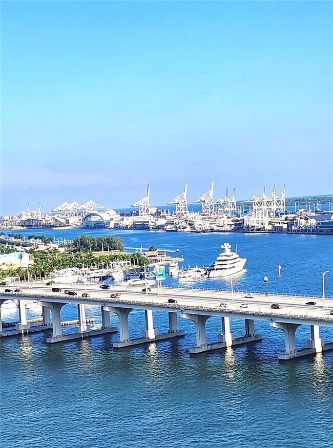 Building Photo - 555 NE 15th St