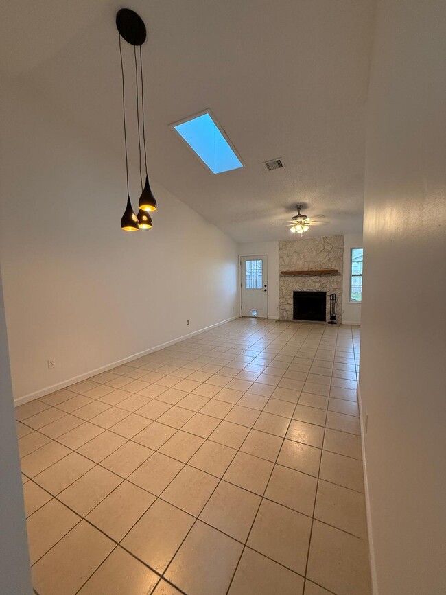 Building Photo - 11765 White Horse Rd