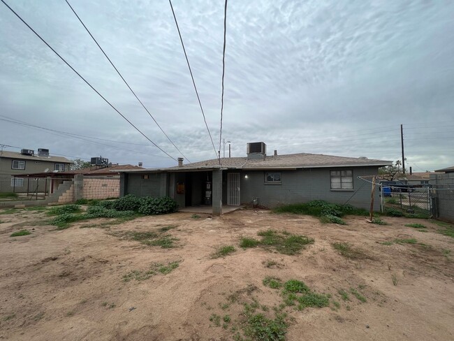Building Photo - Bright & Comfortable Living in Prime Phoenix Location