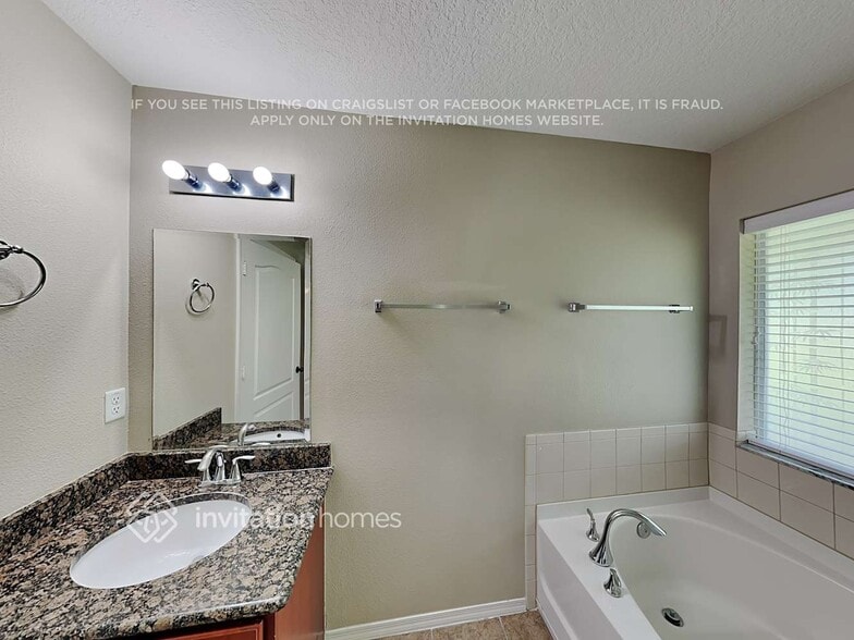 Building Photo - 240 Star Shell Dr