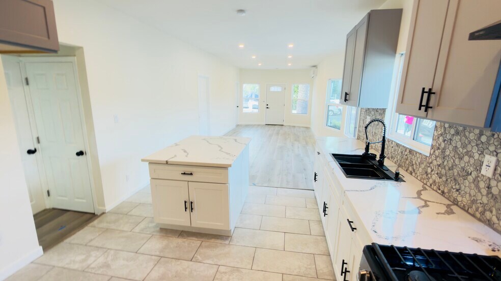 Building Photo - 1162 E 46th St