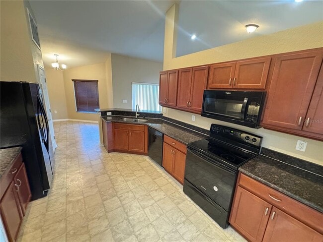 Building Photo - 4876 Summerfield Cir