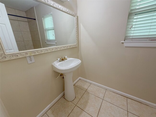 Building Photo - 1808 Dolphin Dr