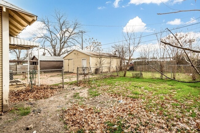 Building Photo - 316 W Avenue A