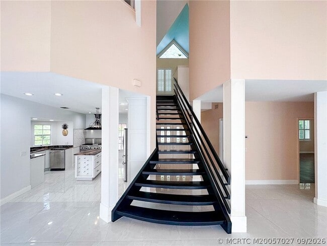 Building Photo - 521 SW Marion Ct