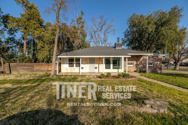 Building Photo - Charming Del Paso Manor Home