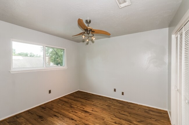 Building Photo - 826 Bradwell Dr