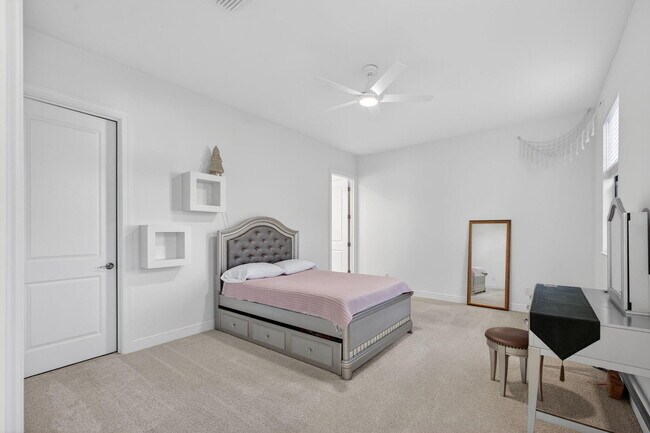 Building Photo - 11460 SW Pietra Wy