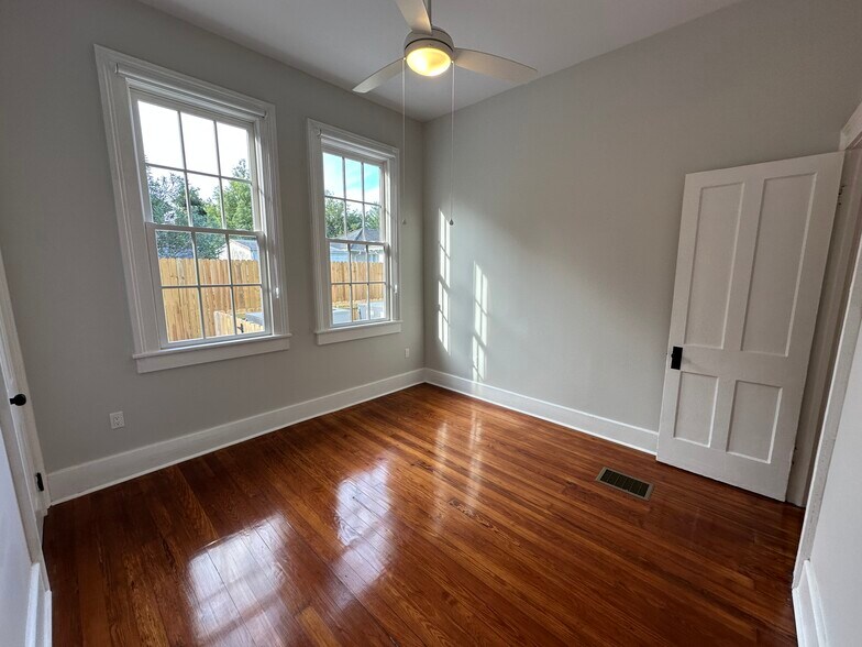 Back Bedroom (with Ensuite Bathroom) - 5520 Loyola Ave
