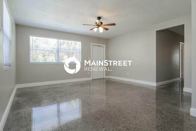 Building Photo - 3 Bedroom Pet-Friendly Home in Hollywood, ...