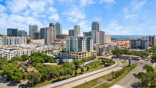 Building Photo - 400 4th Ave S