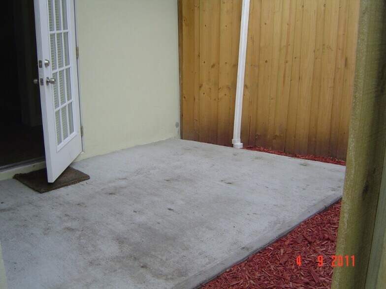 Building Photo - 233 Gatewood Dr