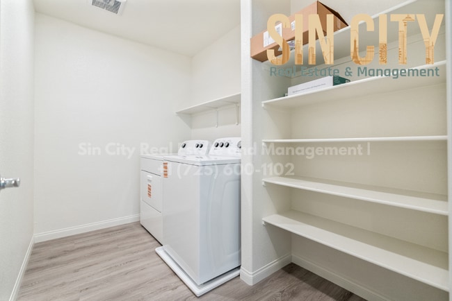 Building Photo - "Charming 4-Bed Oasis on La Cura Avenue: Spacious Living with 2.5 Baths in Vibrant Las Vegas!"