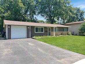 Building Photo - 6847 Hawthorne Ln