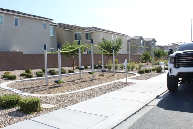 Building Photo - THREE BEDROOMS ALL WITH PRIVATE BATHROOMS
