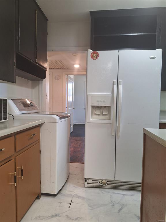 Building Photo - 2215 E 2nd St