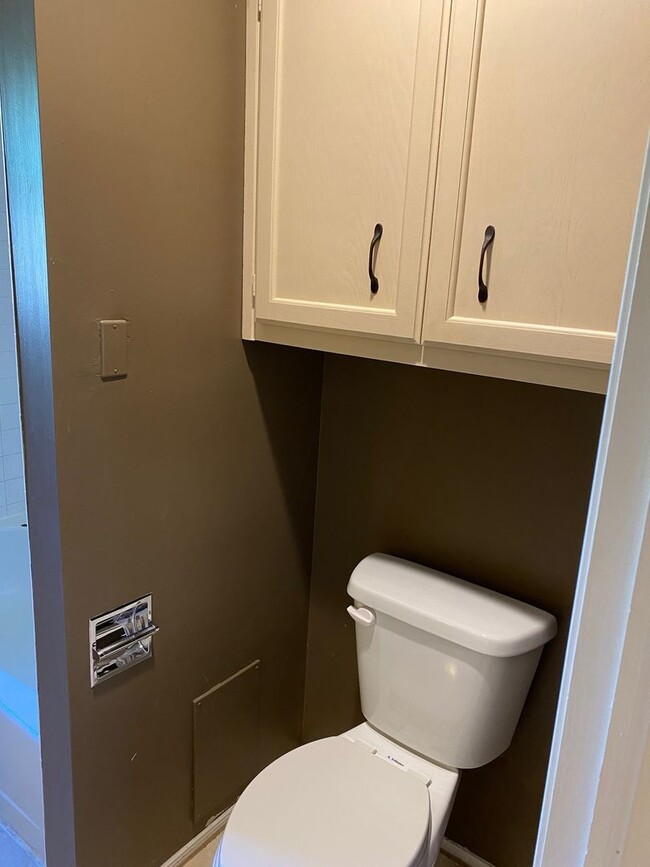 Building Photo - Darling Gathering Place Brookside Townhouse - Gated Community - 1 bedroom 1.5 bath, Small Fenced ...