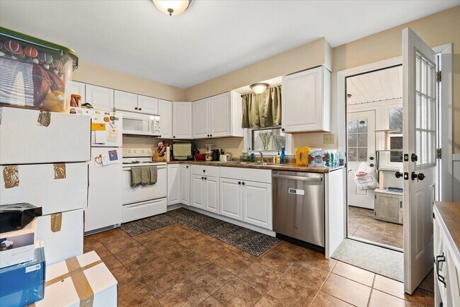 Building Photo - 7 Holbrook Rd