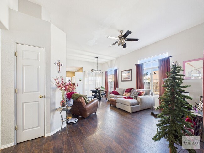 Building Photo - UNFURNISHED 3 Bedroom in Desirable Community