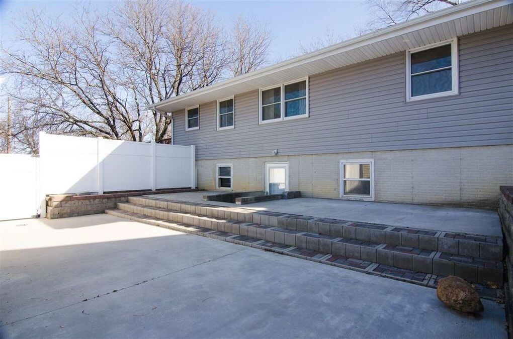 Building Photo - 1003 Olive St