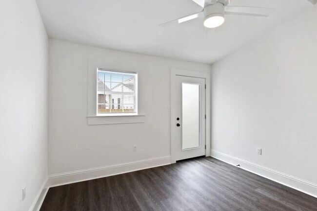 Building Photo - 3422 Lasalle St