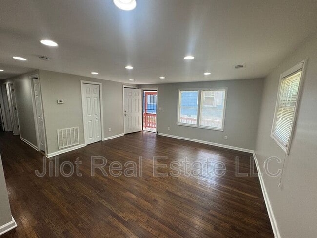 Building Photo - 1370 Clermont Ave