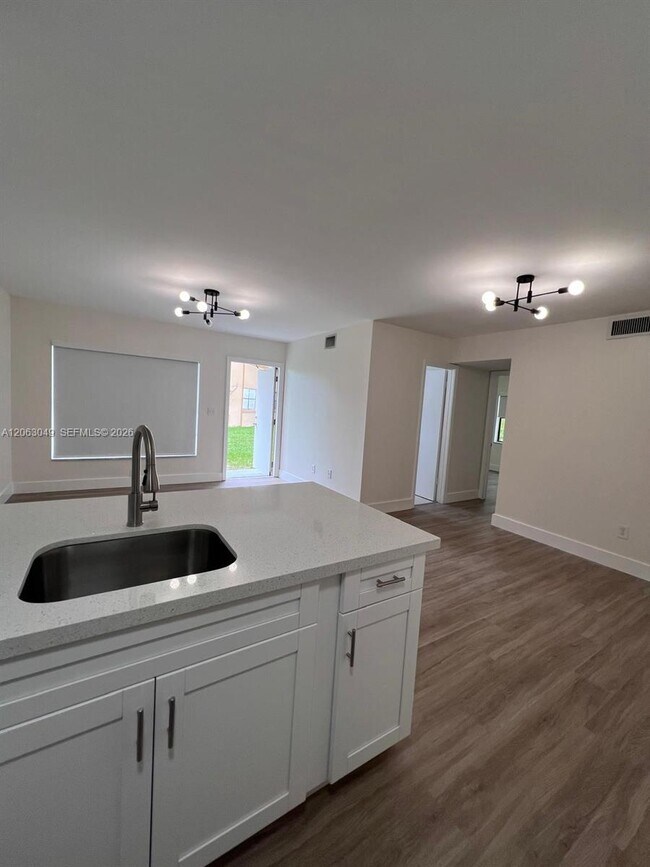 Building Photo - 2685 W 66th St