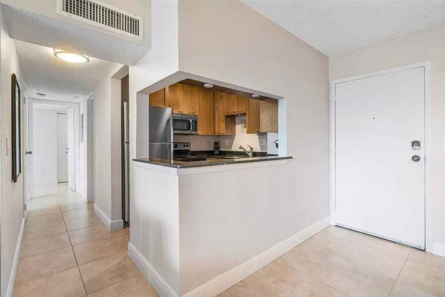 Building Photo - 1830 Embassy Dr