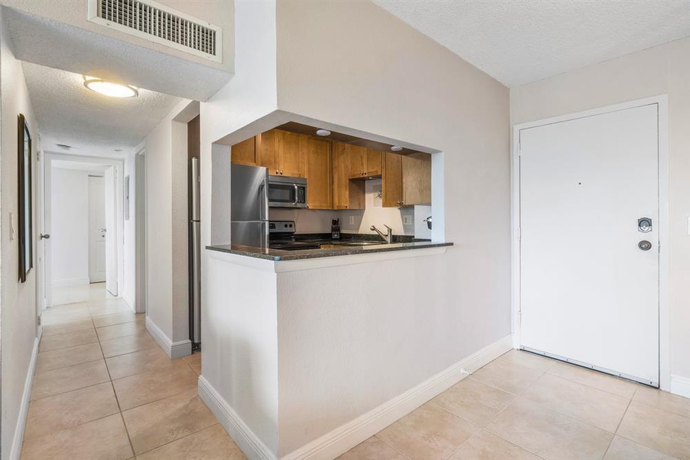 Building Photo - 1830 Embassy Dr