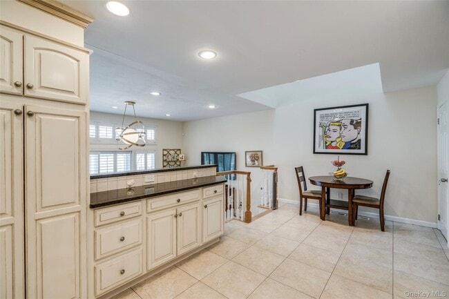 Building Photo - 100 Woodlake Dr W