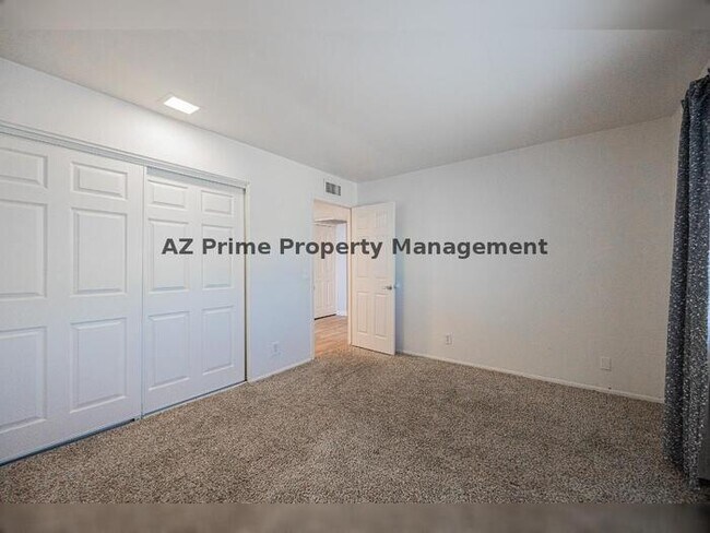 Building Photo - 4708 E Portland St