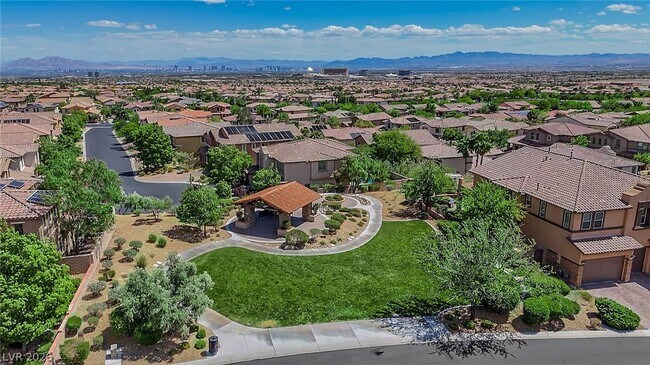 Building Photo - 608 Highland Bluff Way