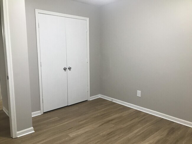 Building Photo - 2509 Green Oaks Ct SE