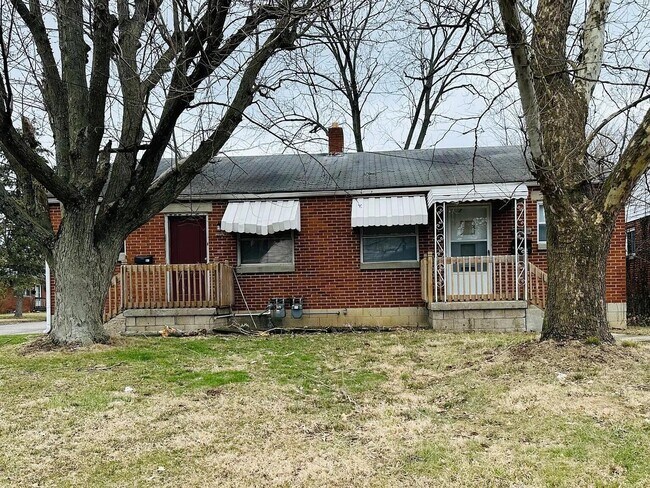 Primary Photo - 148 Collingwood Ave