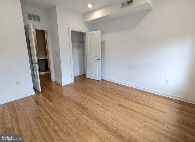 Building Photo - 3014 W Stiles St