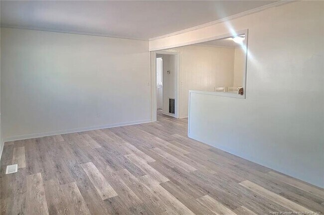 Building Photo - 306 Glenola St