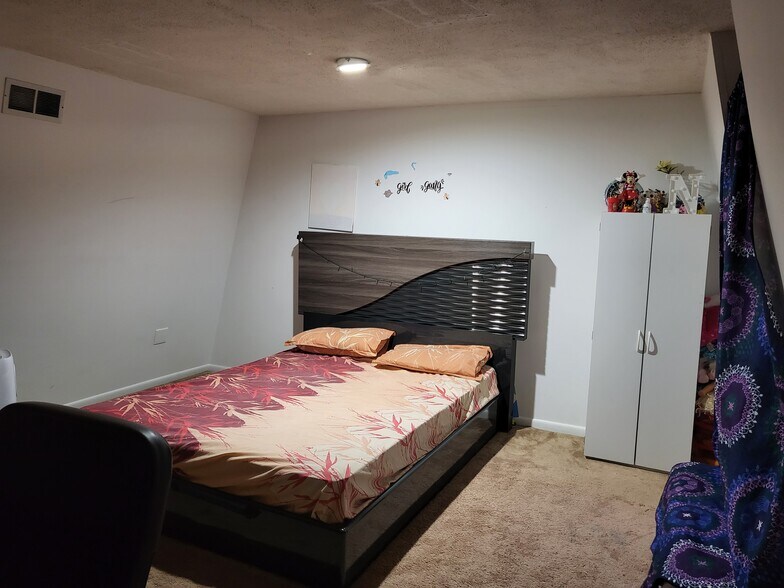 Loft - 176 Thoreau Dr