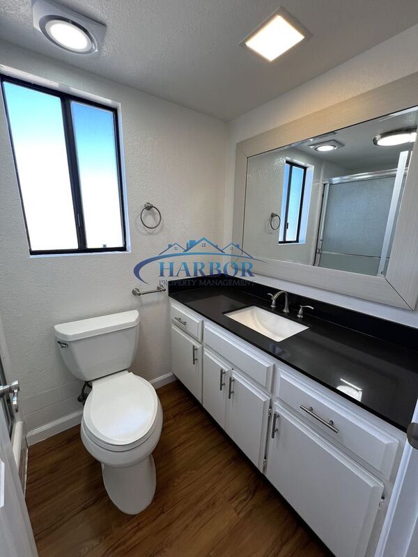 Building Photo - 1166 W 22nd St