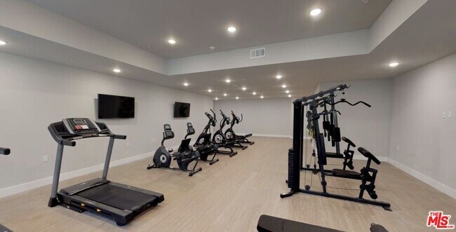 Building Photo - 837 S Harvard Blvd