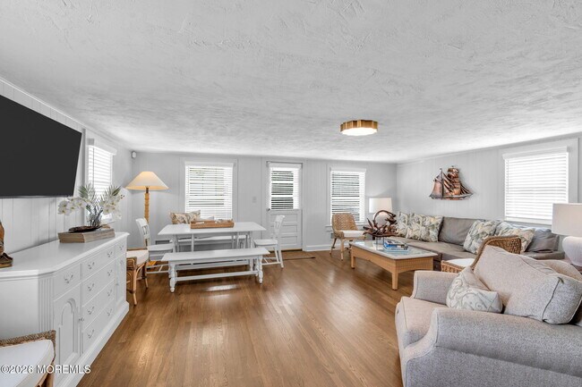 Building Photo - 204 Monroe Ave