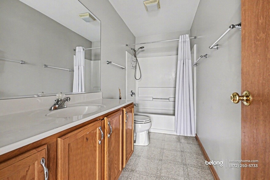 Building Photo - 631 Yoakum Blvd