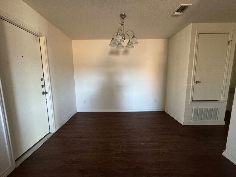 Building Photo - 5704 Lariat Ct