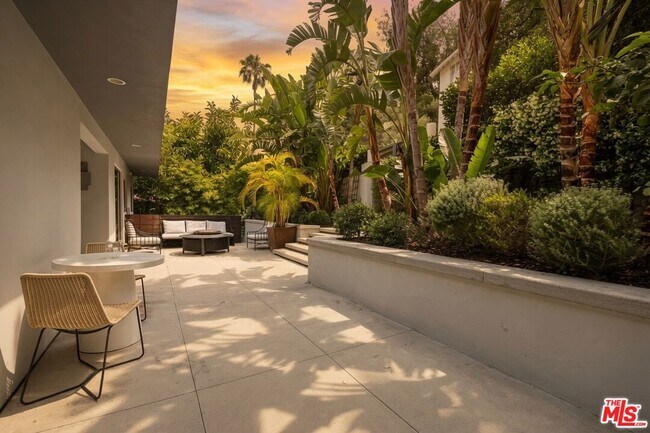 Building Photo - 2035 De Mille Dr
