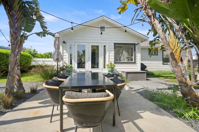 Building Photo - 2464 Jefferson St