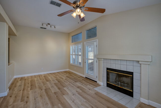 Building Photo - 15279 Medella Cir