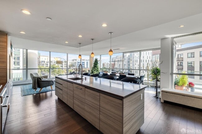 Primary Photo - 708 Long Bridge St