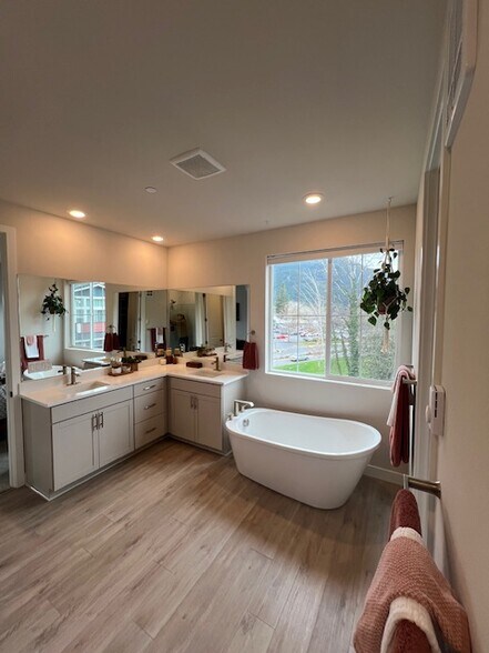 Primary Bathroom - 379 E Park St